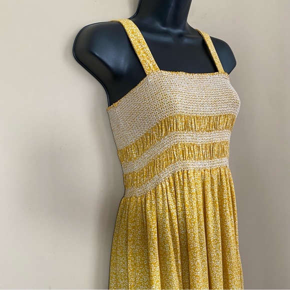 QED London Gold Yellow and White Ditsy All Over Print Tiered Maxi Dress - Picture 5 of 9